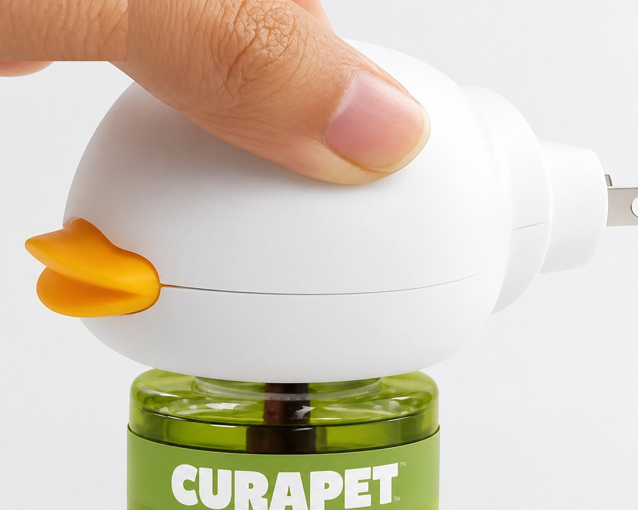 Hold the assembled CURAPET diffuser