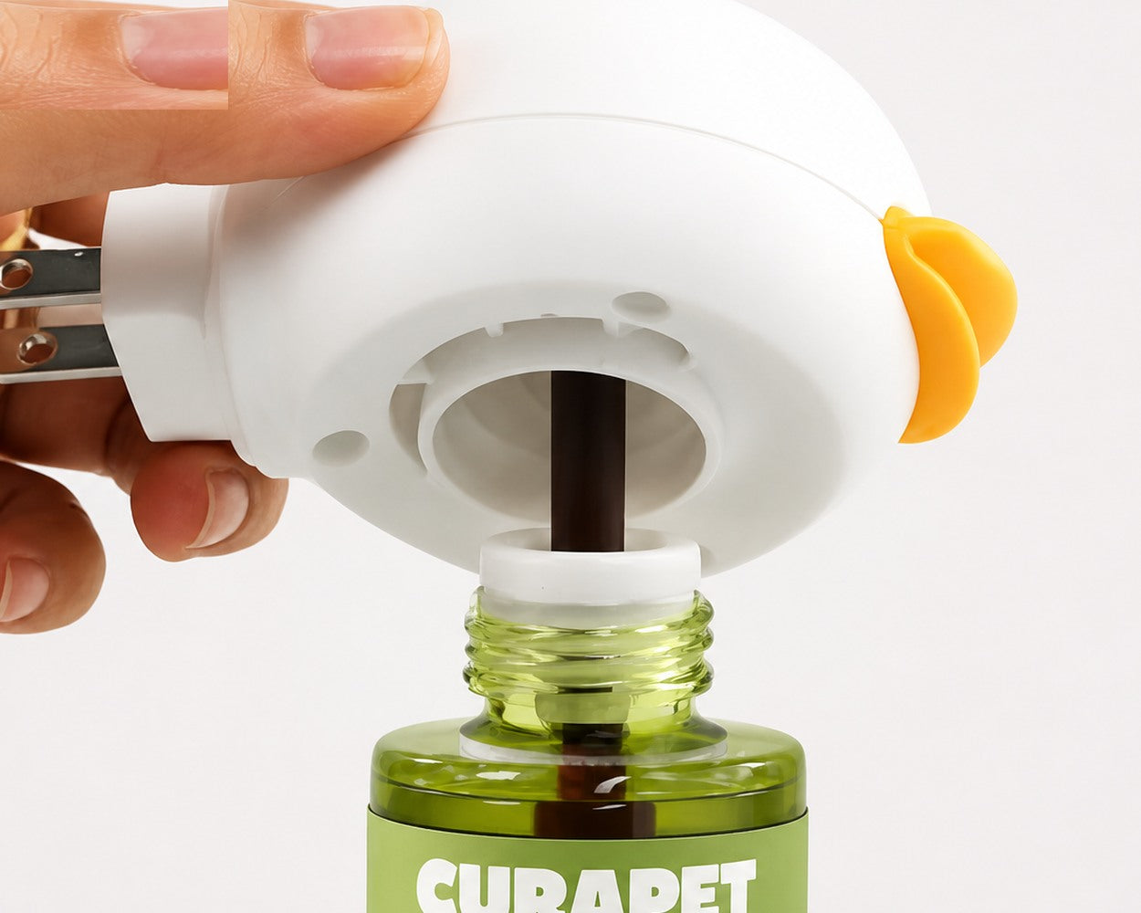 Assemble the CURAPET duck-head diffuser onto the refill